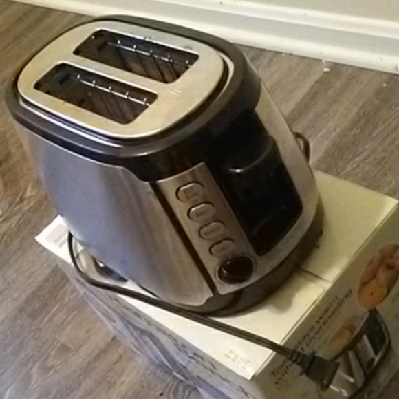 Toaster - Picture 2 of 3